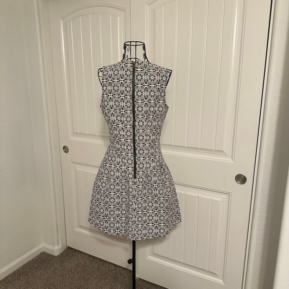 XS - Forever 21 - Black and White Printed Dress - Picture 4 of 6